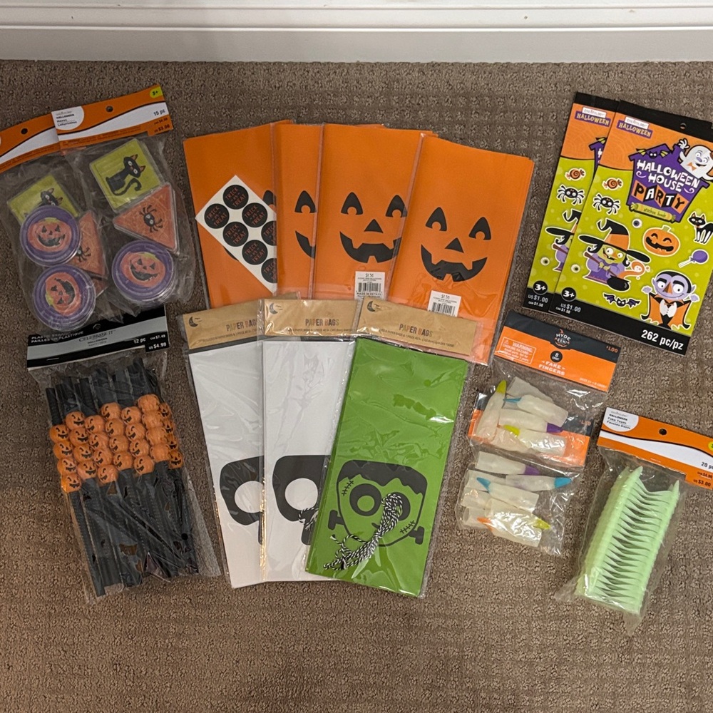 Halloween Party Supplies Set - Orange, White, Green
